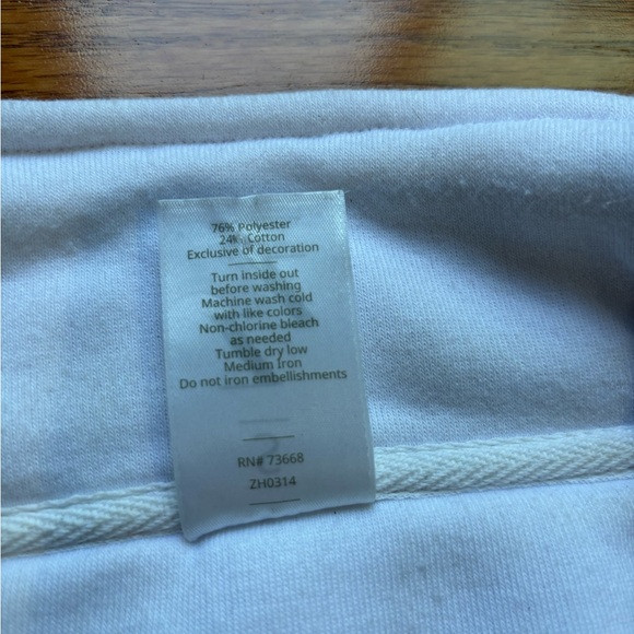 Tufts White Quarterzip - Picture 5 of 5